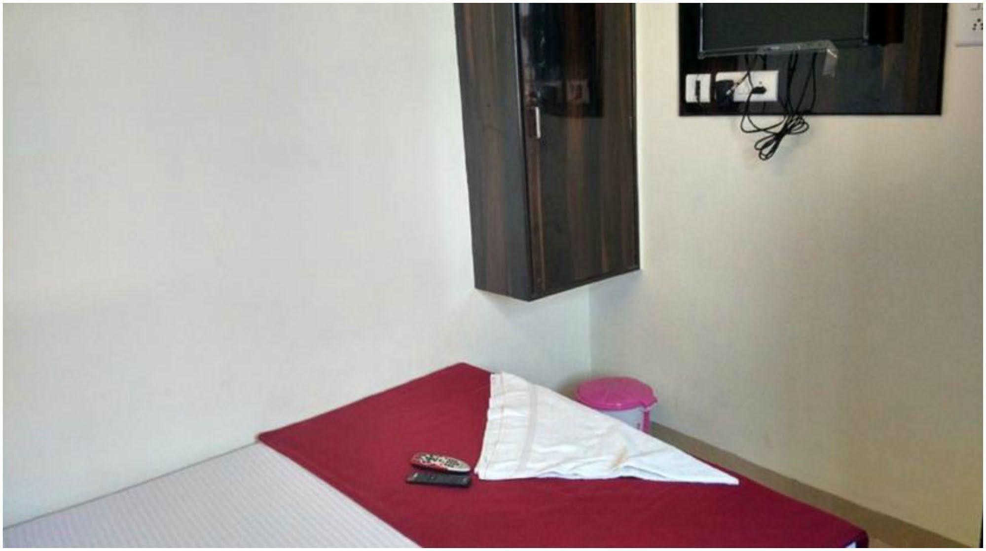 Oyo 76486 Silver Moon Mumbai Luaran gambar